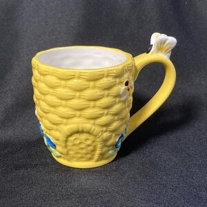 ⭐️ Vintage Bumblebee Nest Wicker Honey Comb 16 oz Ceramic Mug